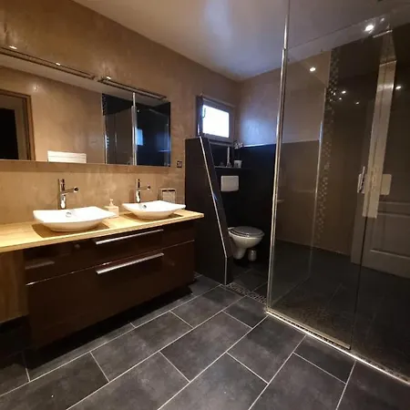 Maison Individuelle Avec Sa Piscine Privee *