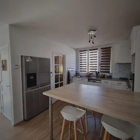 Maison Individuelle Avec Sa Piscine Privee *