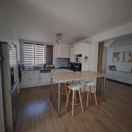Villa Maison Individuelle Avec Sa Piscine Privee *