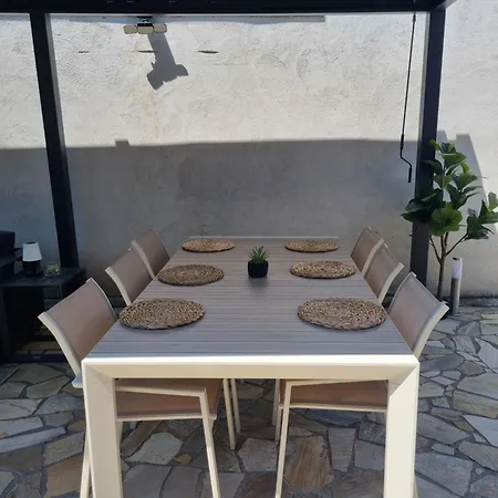 Villa Maison Individuelle Avec Sa Piscine Et Son Jacuzzi Prives *