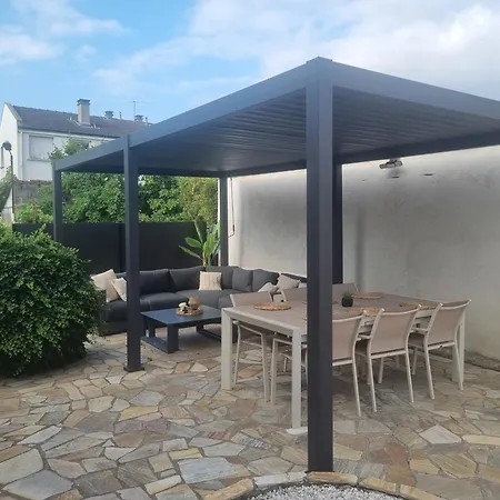 Maison Individuelle Avec Sa Piscine Privee *